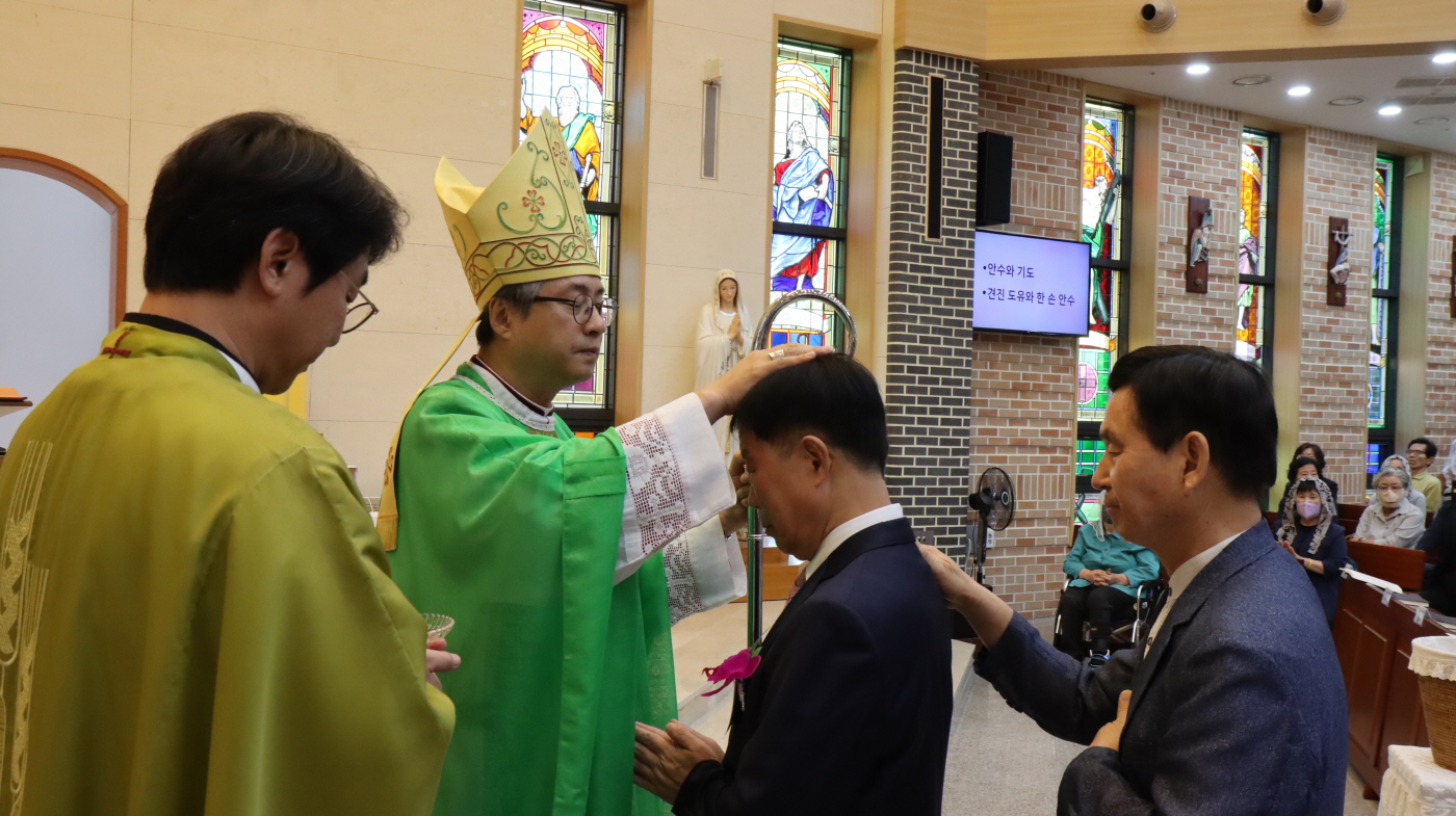 [크기변환]주교님 방문 견진성사(98).JPG