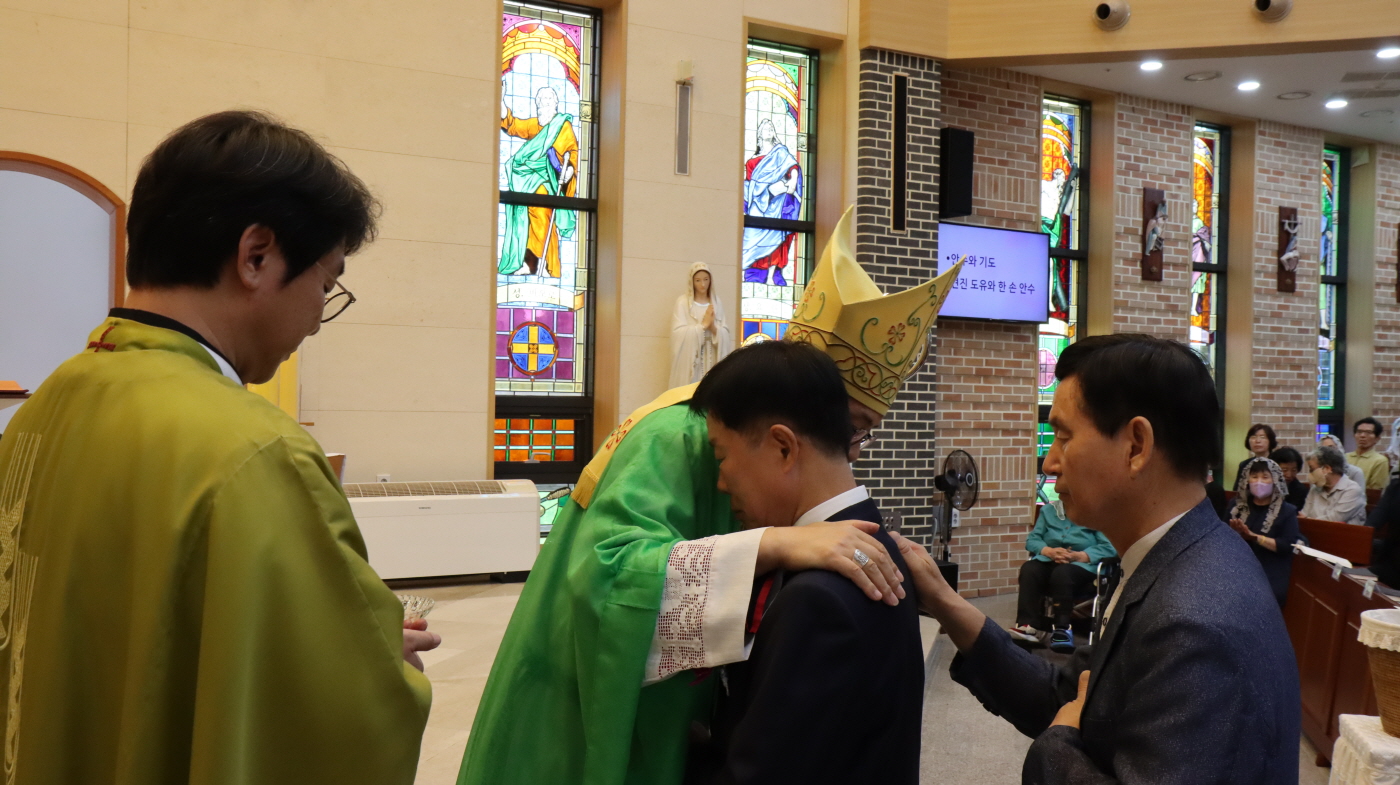 [크기변환]주교님 방문 견진성사(99).JPG