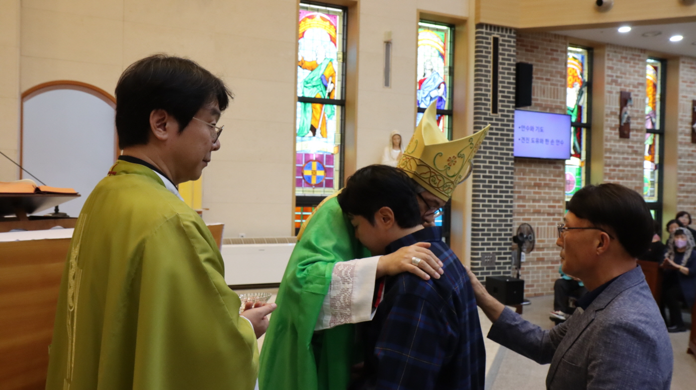[크기변환]주교님 방문 견진성사(108).JPG