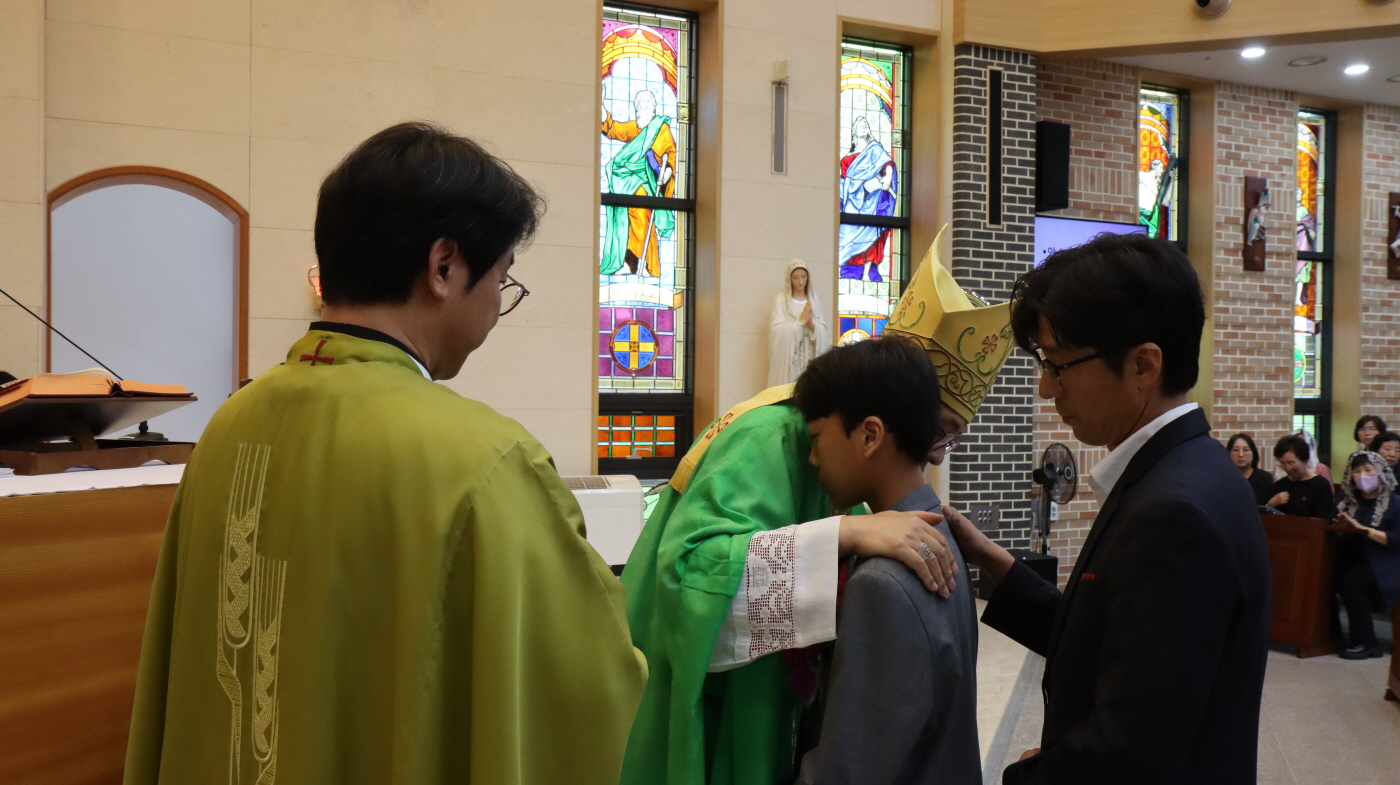 [크기변환]주교님 방문 견진성사(120).JPG