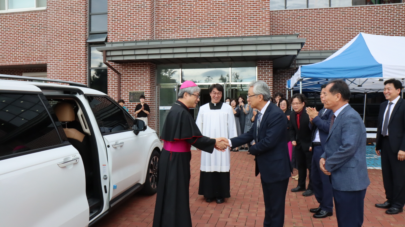 [크기변환]주교님 방문 견진성사(6).JPG