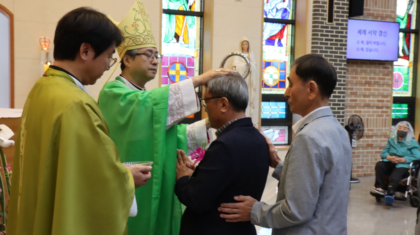 [크기변환]주교님 방문 견진성사(76).JPG