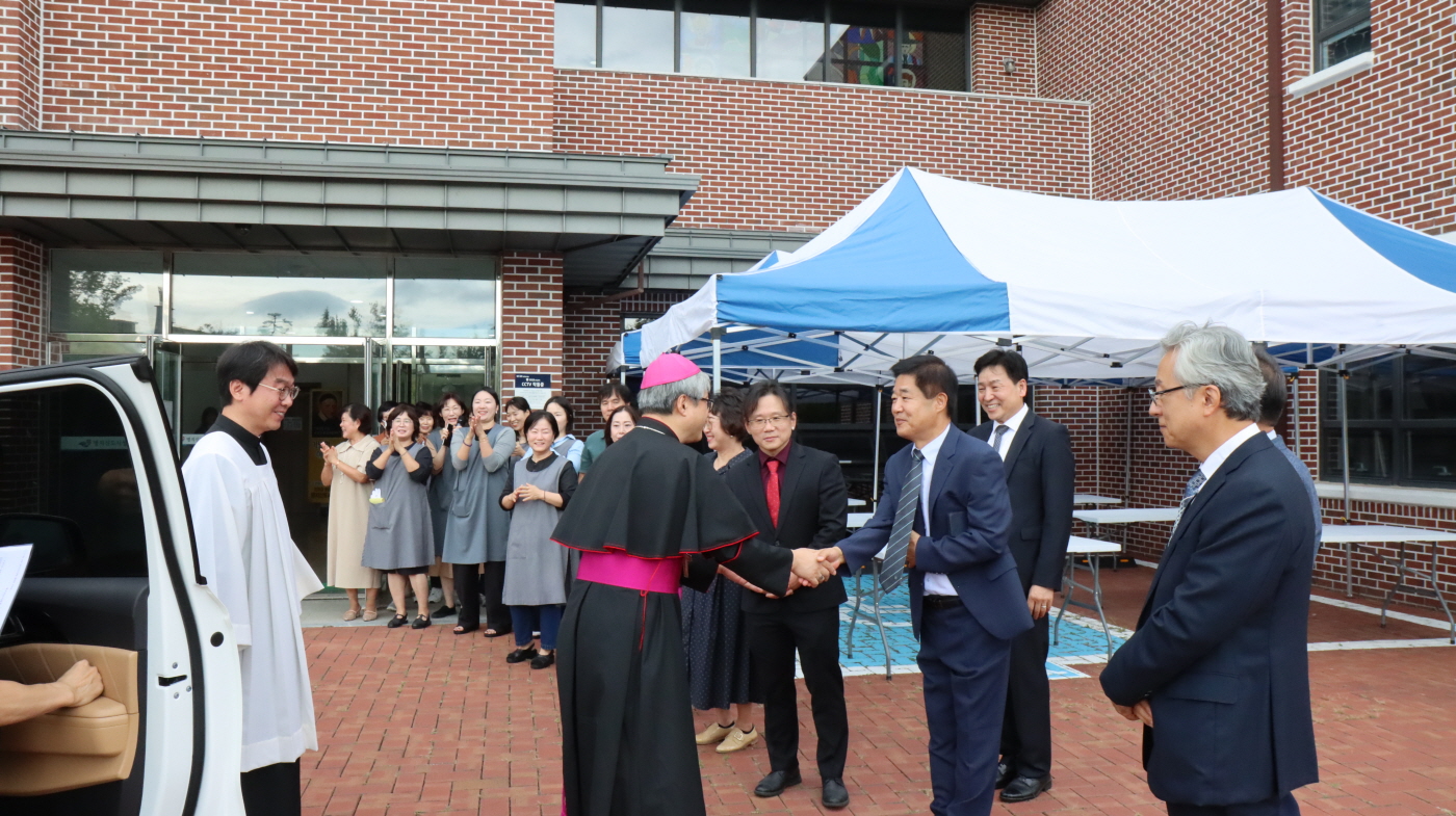 [크기변환]주교님 방문 견진성사(9).JPG