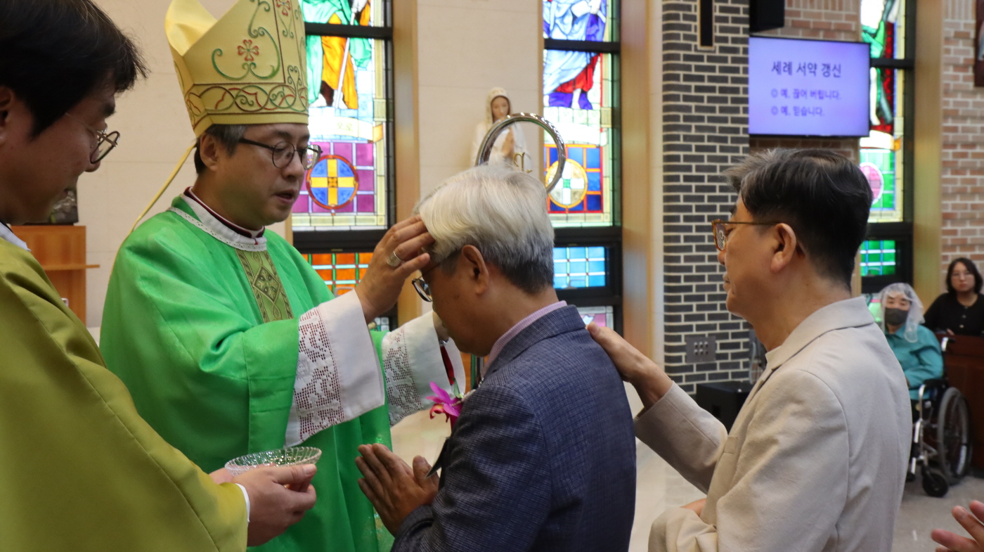[크기변환]주교님 방문 견진성사(73).JPG