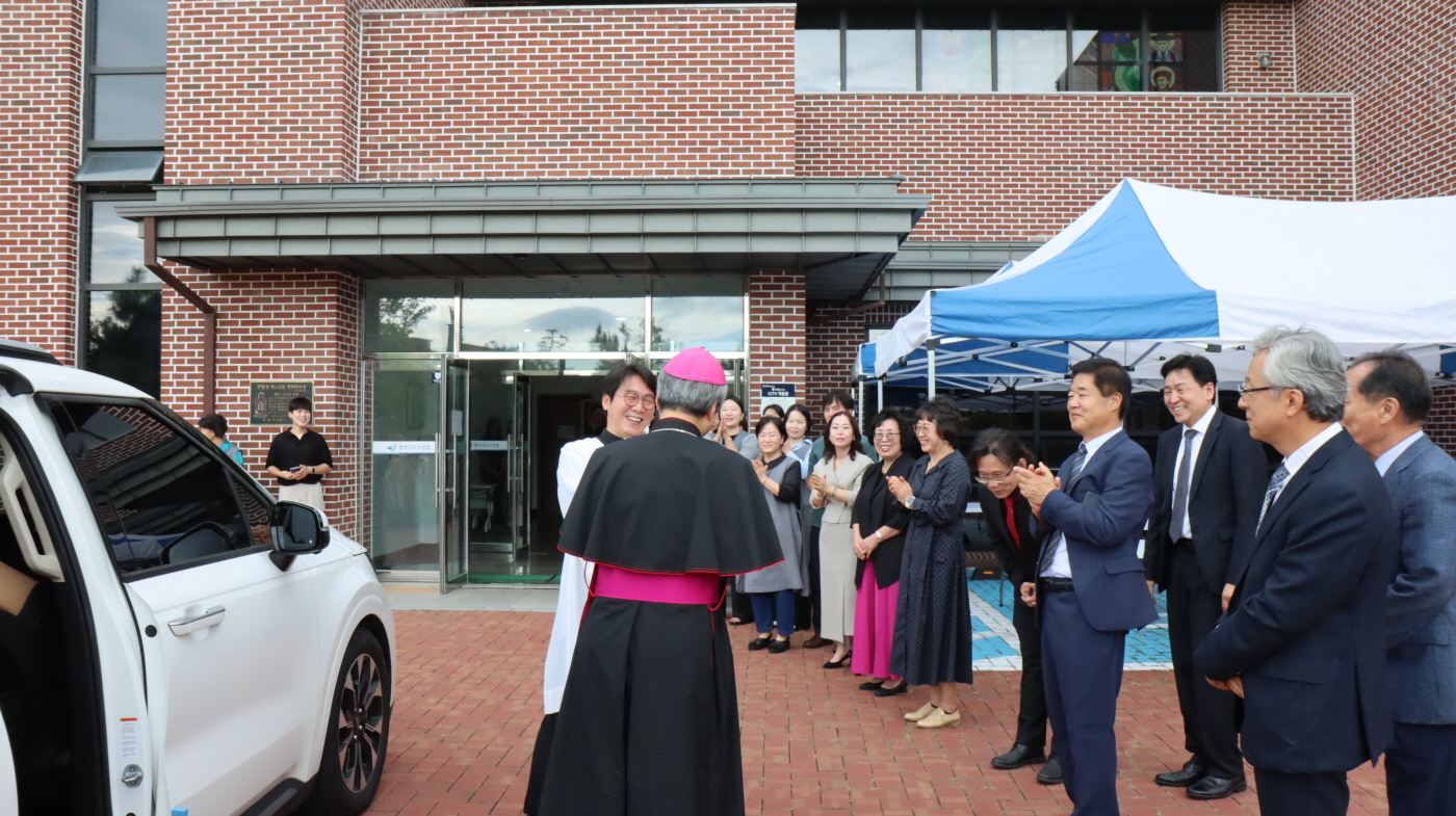 [크기변환]주교님 방문 견진성사(7).JPG