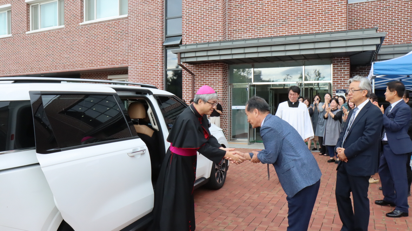 [크기변환]주교님 방문 견진성사(4).JPG