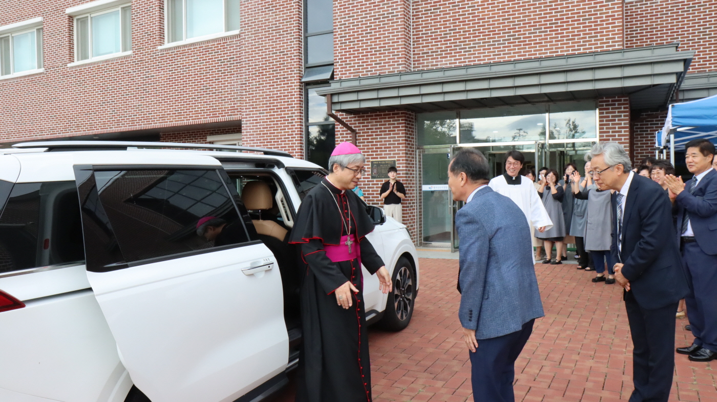 [크기변환]주교님 방문 견진성사(3).JPG