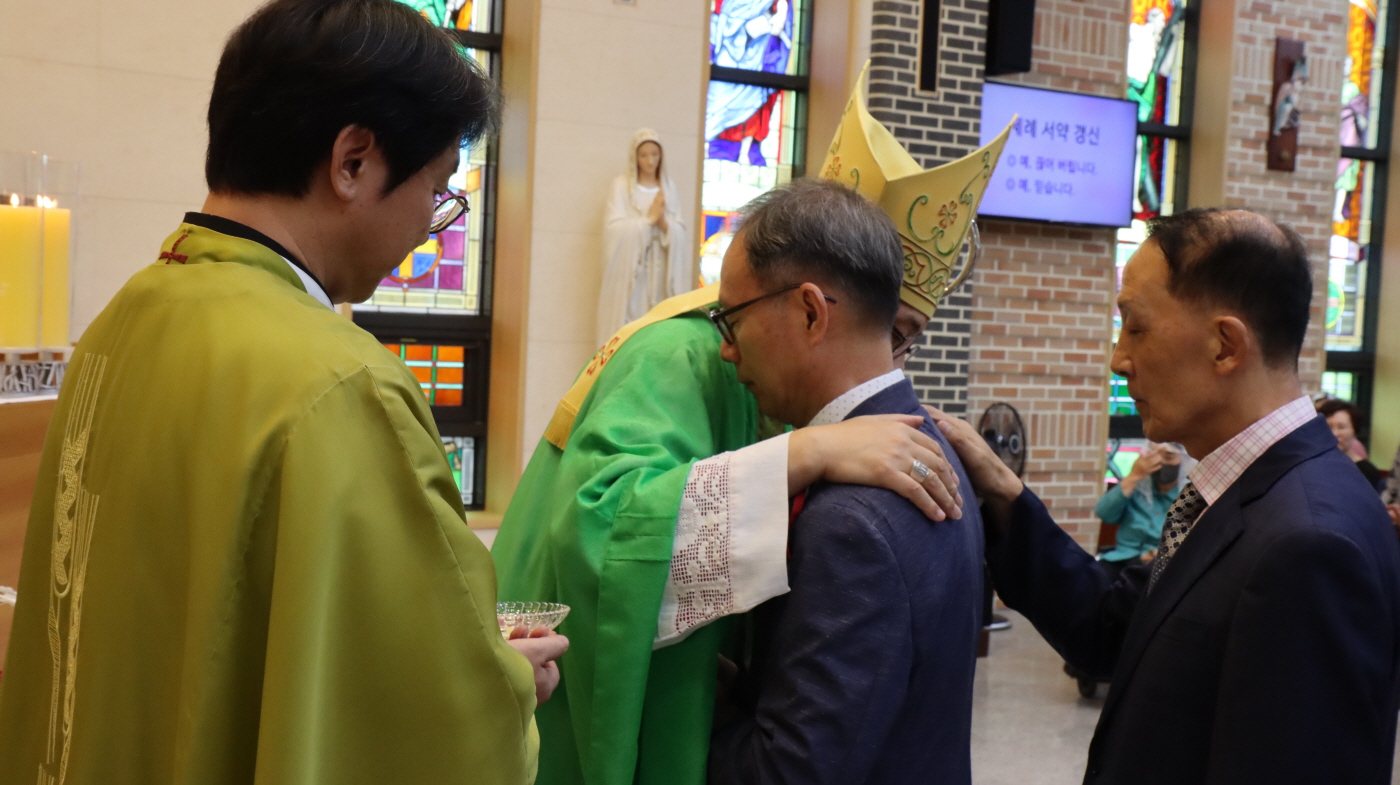 [크기변환]주교님 방문 견진성사(82).JPG