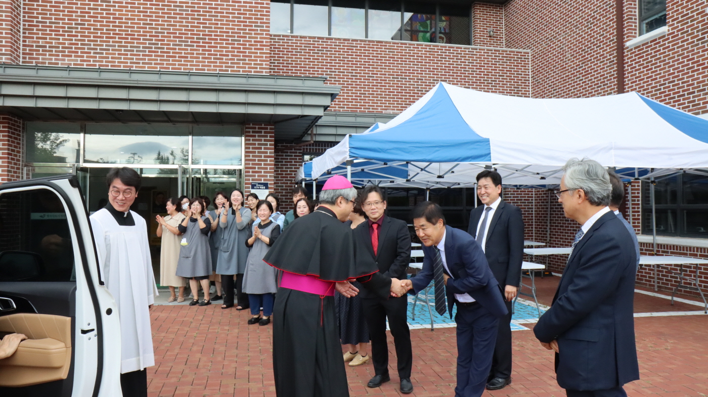 [크기변환]주교님 방문 견진성사(8).JPG