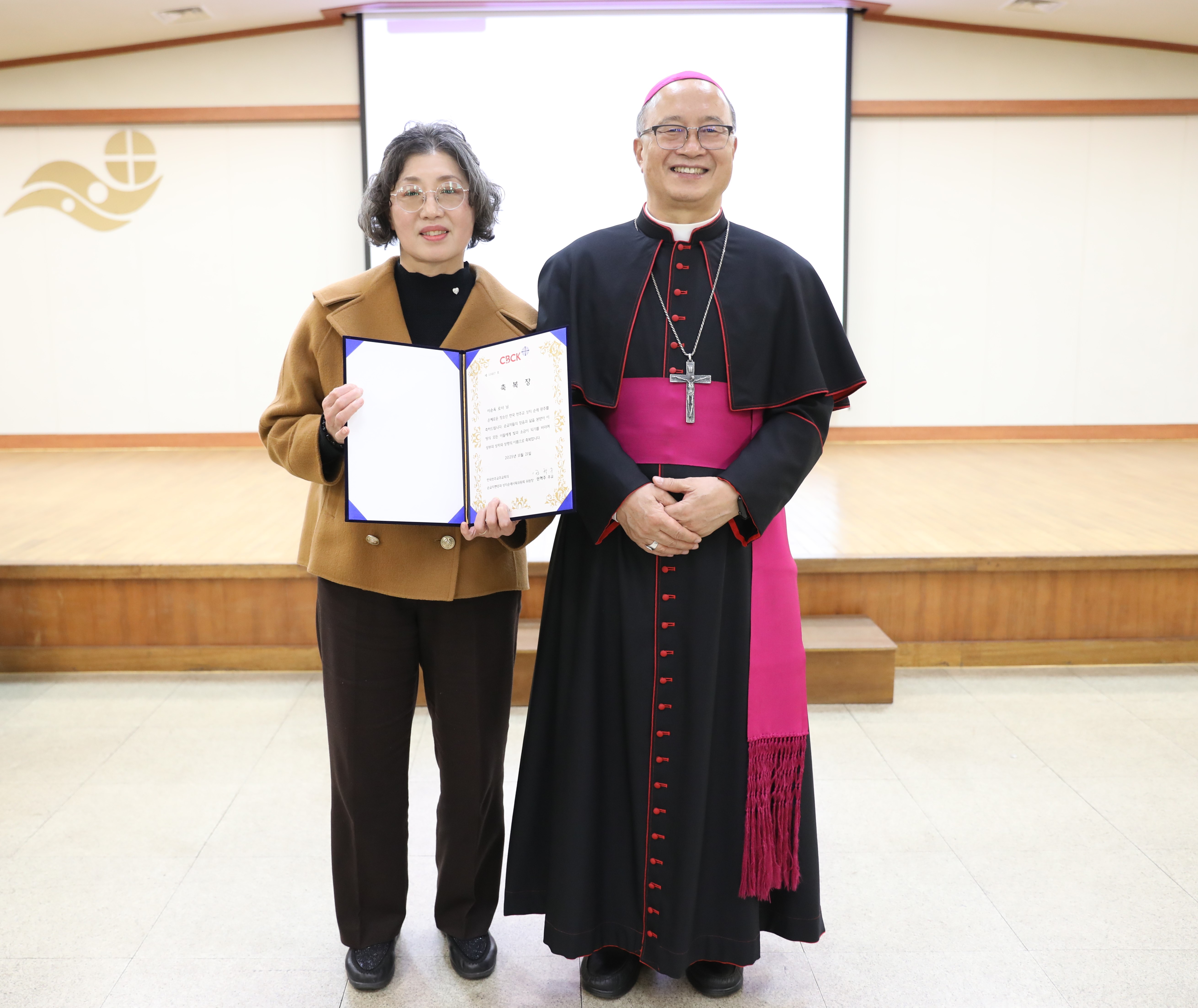 20251211전국성지순례완주축복장수여식151.JPG