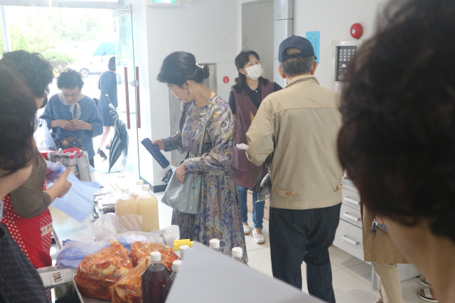 20190927142419-수정됨_바자회%20(3).jpg