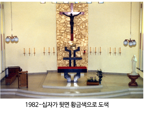 1982-십자가 뒷면 황금색으로 도색.jpg