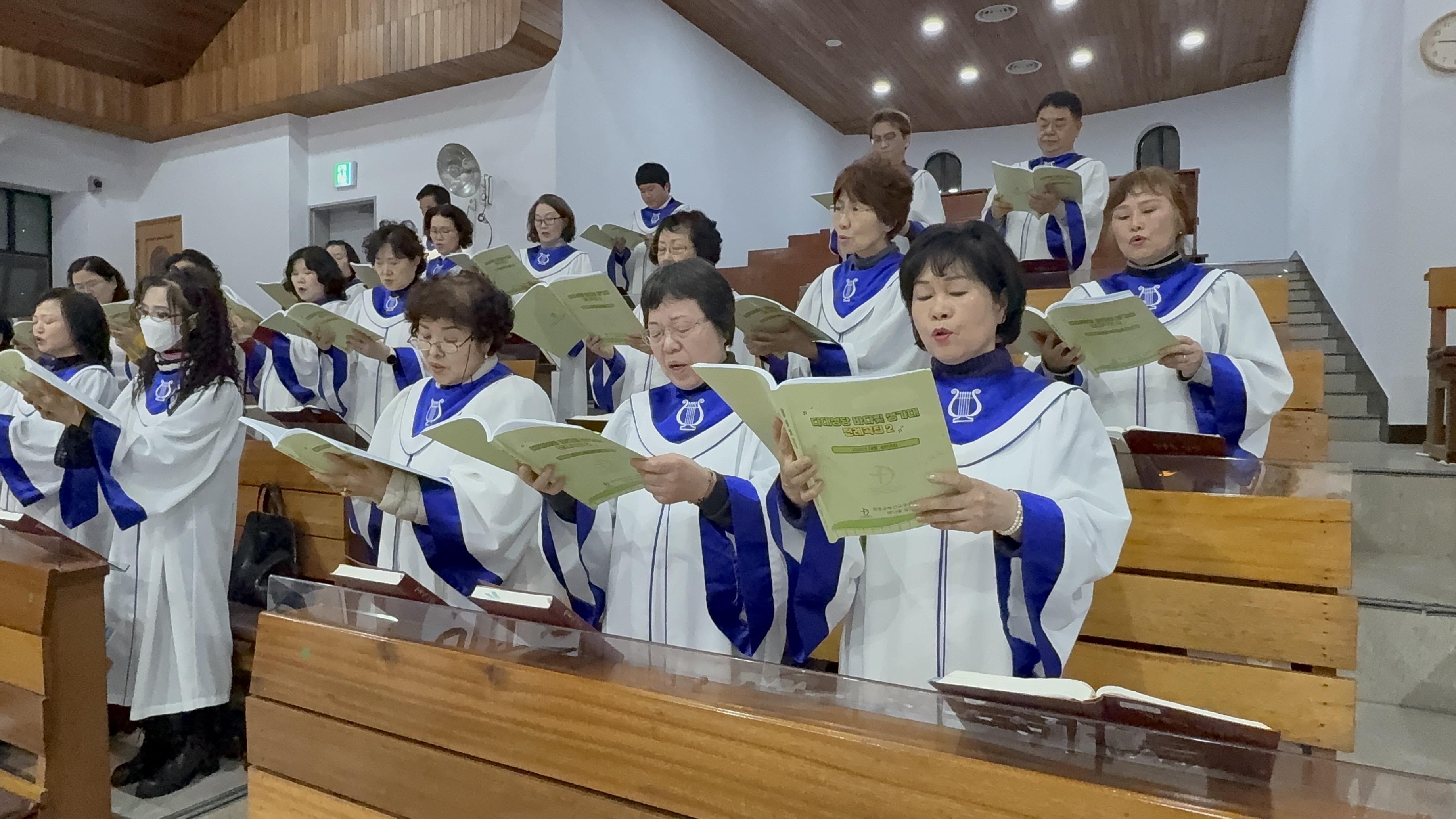 251224 성탄밤미사 (29).jpg