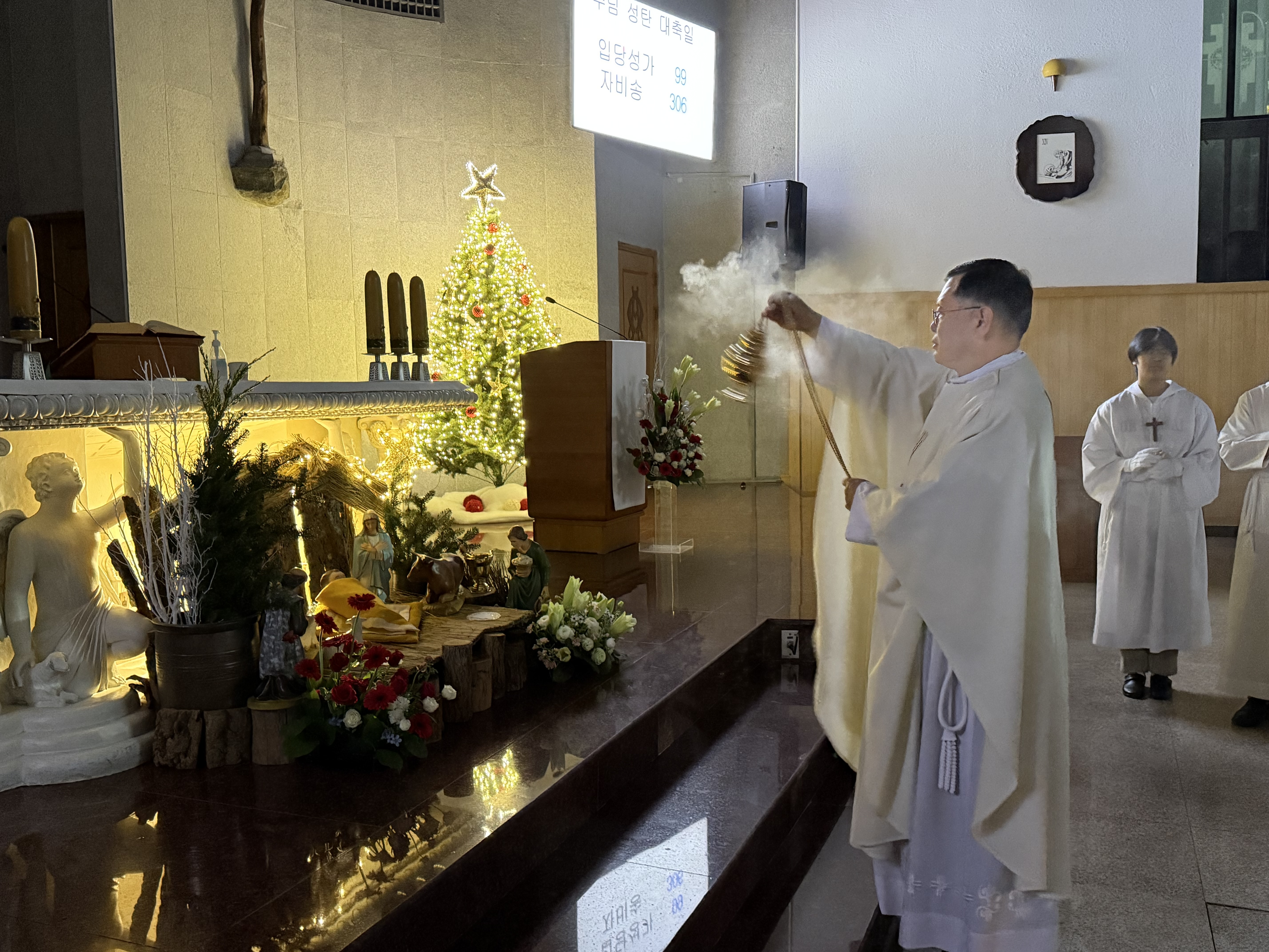 251224 성탄밤미사 (10).jpg