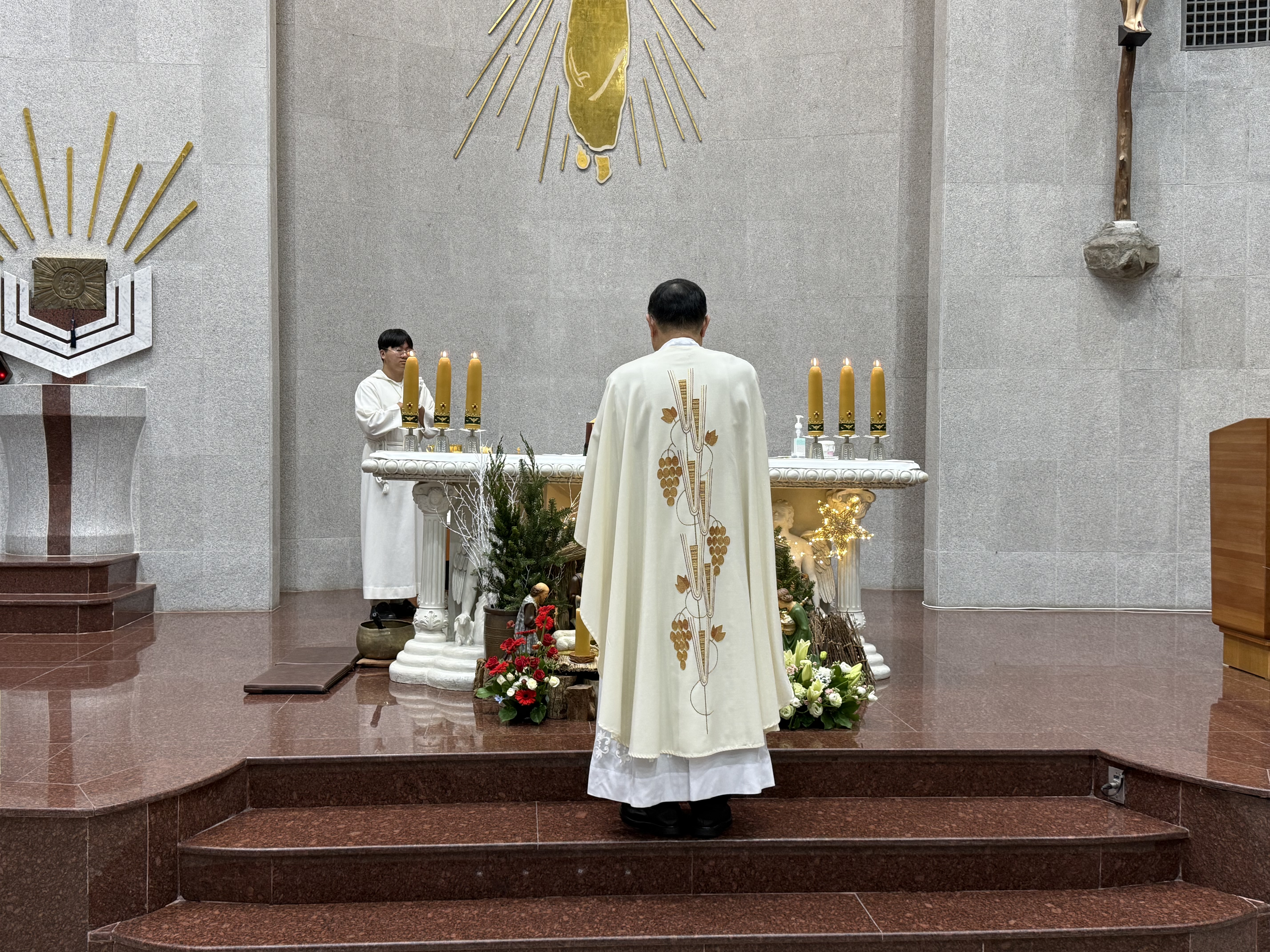 251224 성탄밤미사 (26).jpg