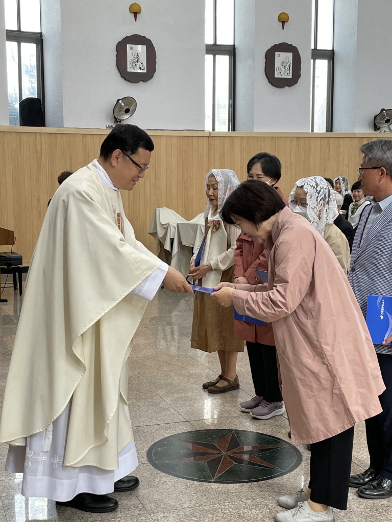 성경쓰기 인증서 수여 (6).jpg