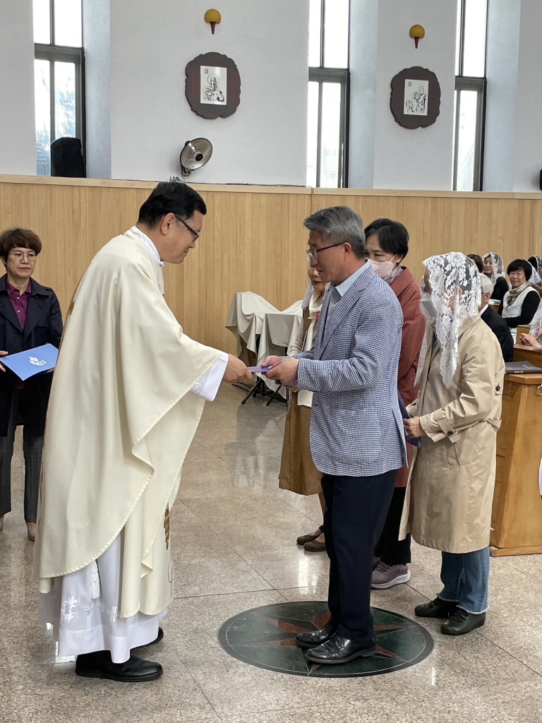성경쓰기 인증서 수여 (5).jpg