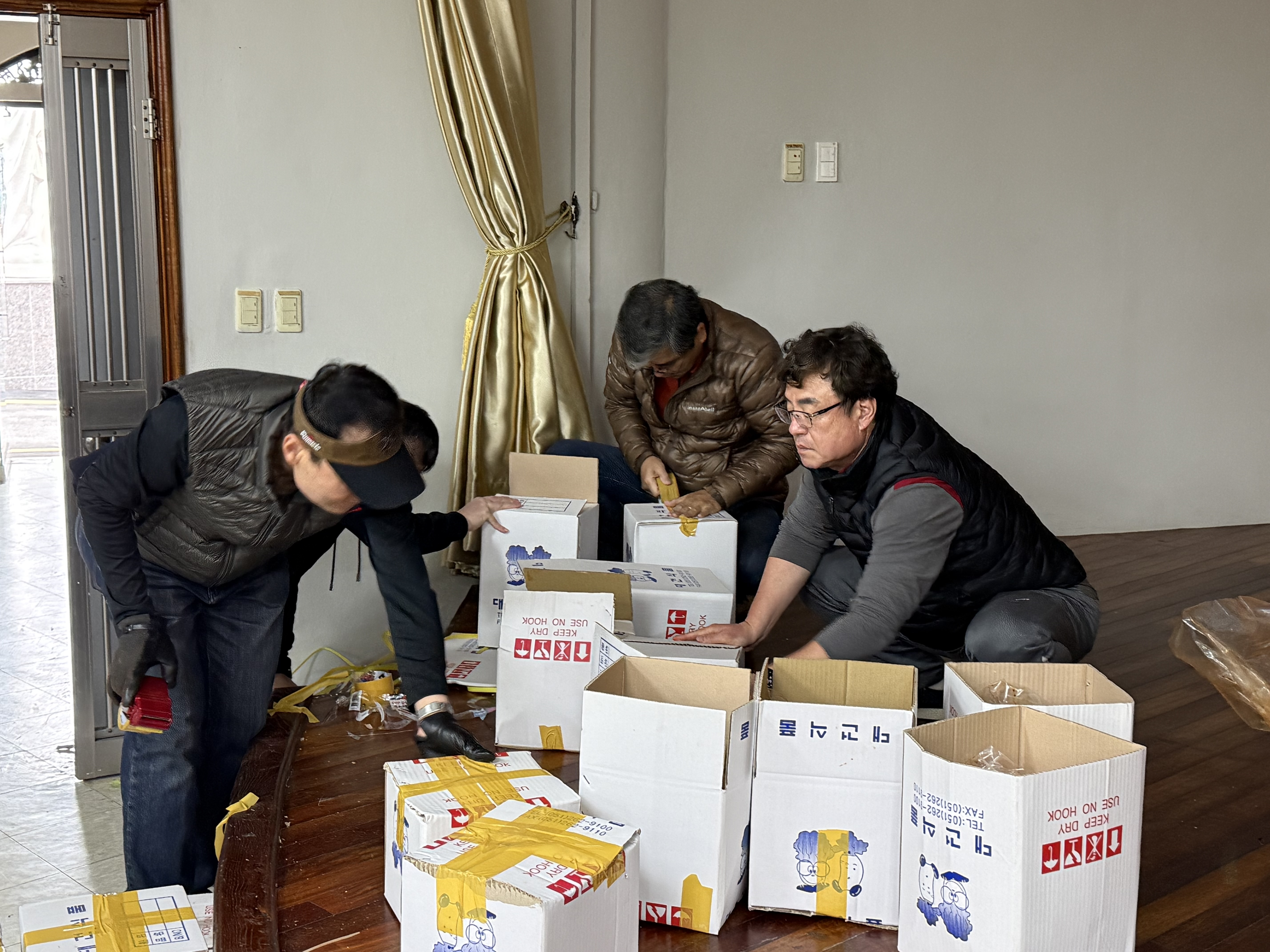 251213 김장나누기(10).jpg