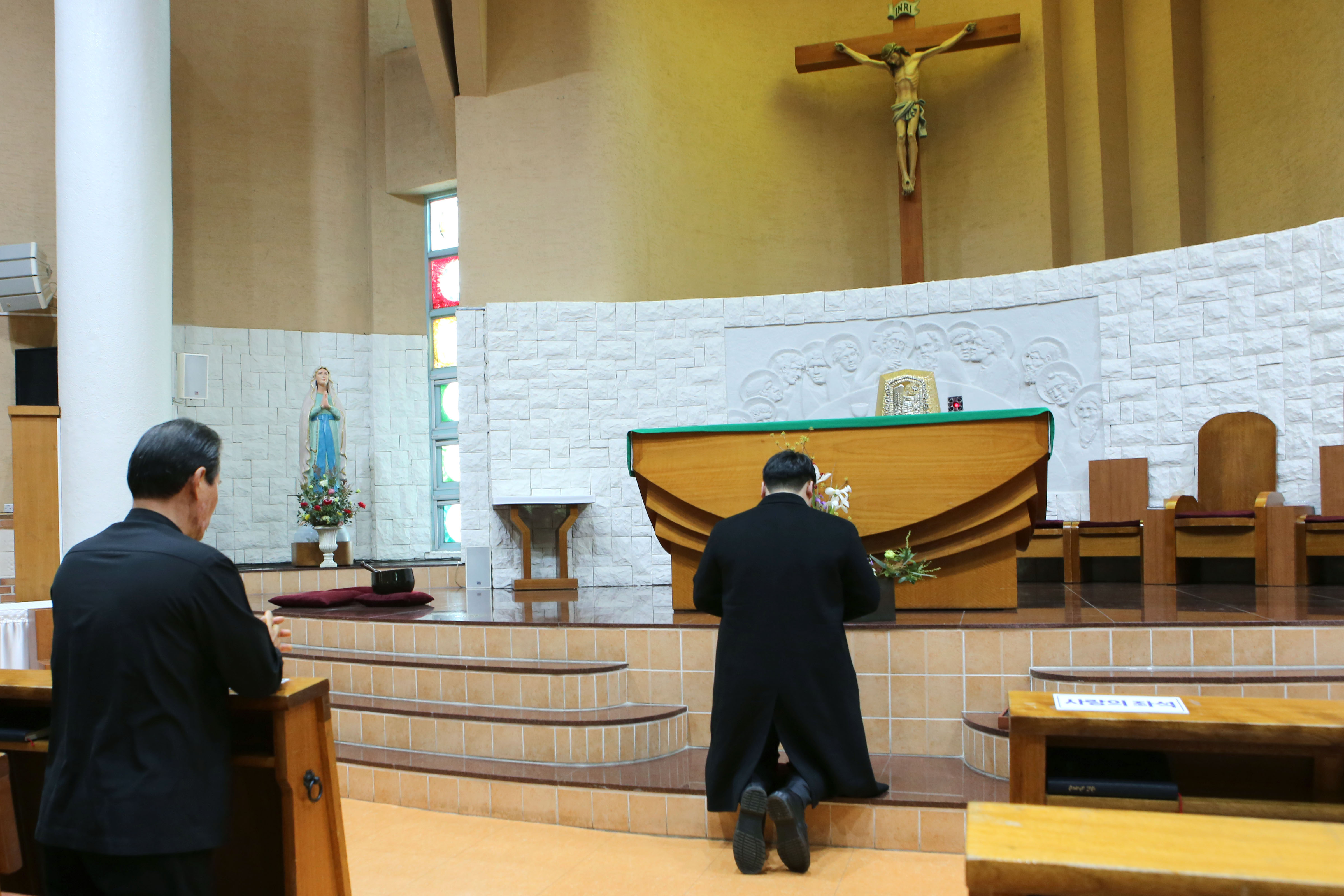 남세진요셉신부님 오신날-성전2.jpg