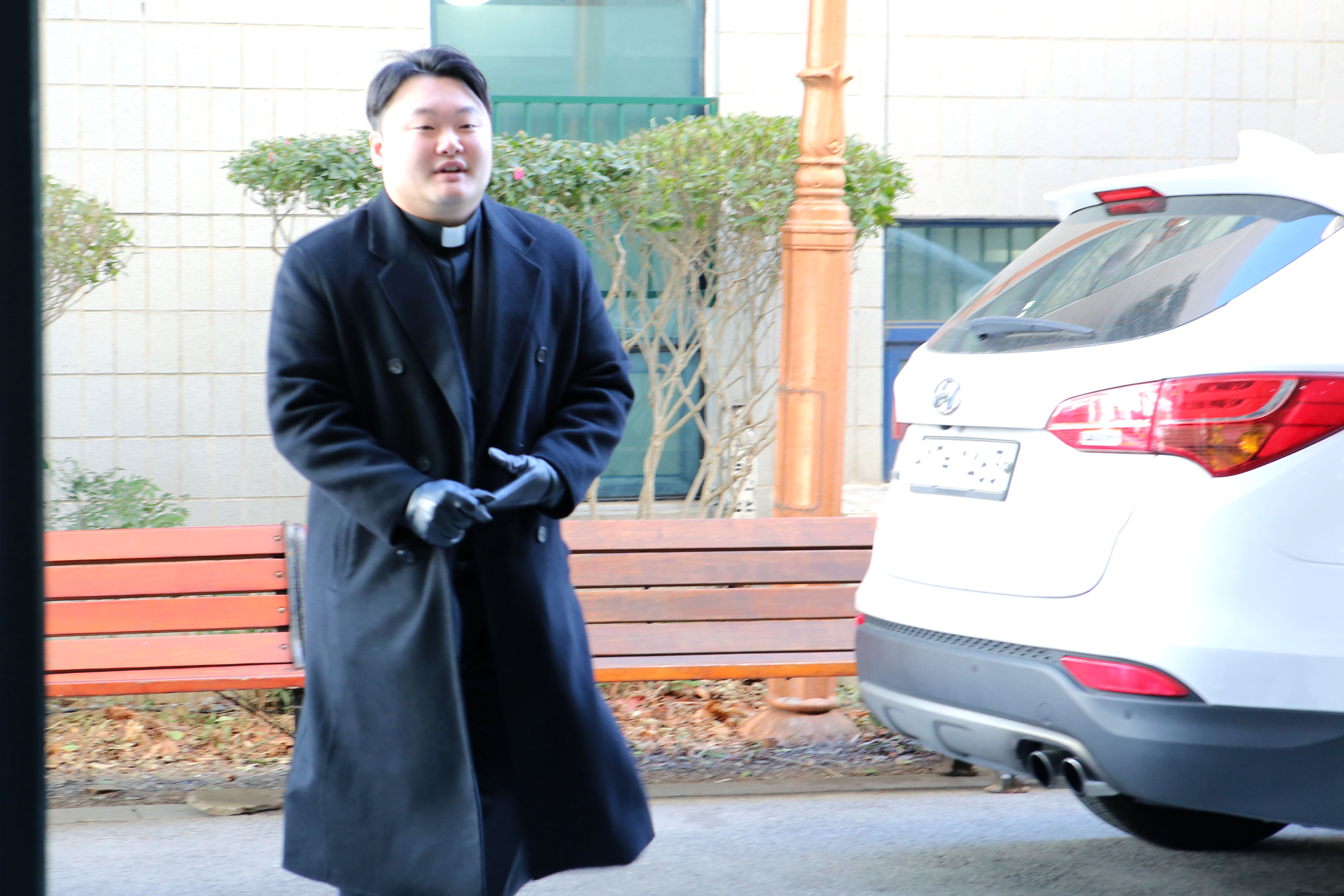 남세진요셉신부님 오신날-도착.jpg