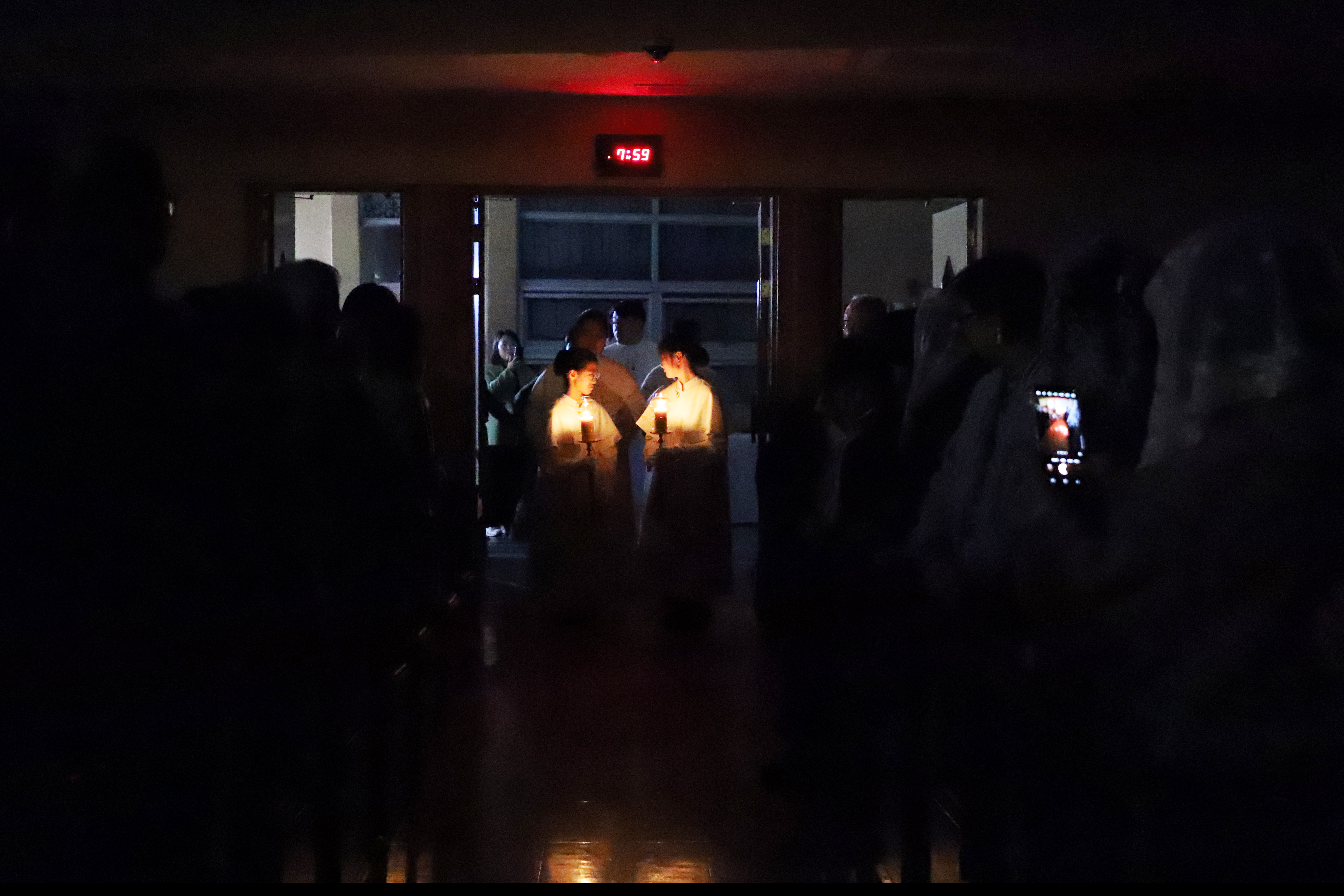 2025년 성탄전야미사 입장.jpg