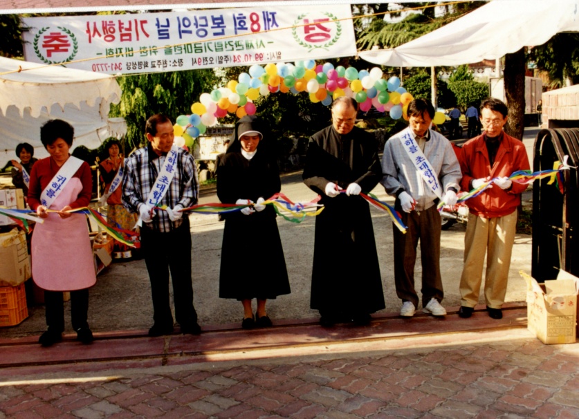 본당의 날 기념 바자회.jpg