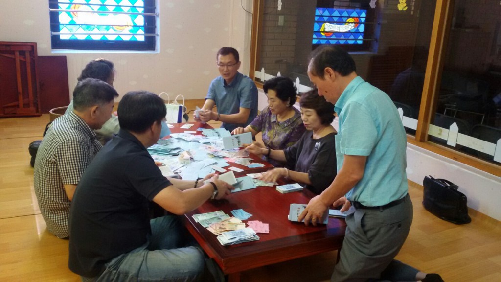 양정성당 봉헌금 정리 중.jpg