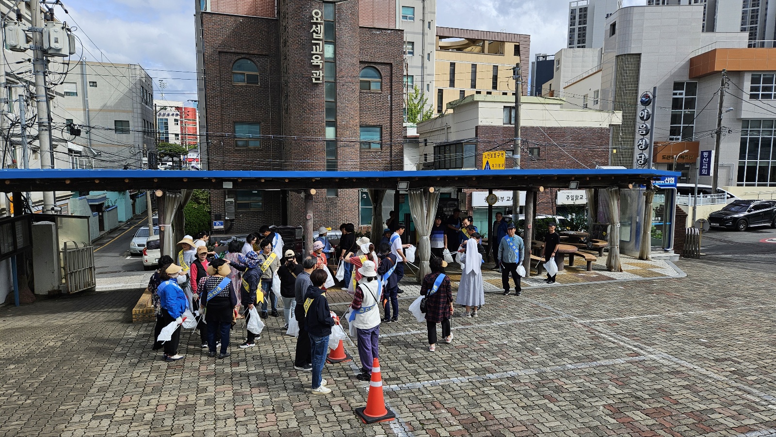 1728110878607-18.jpg