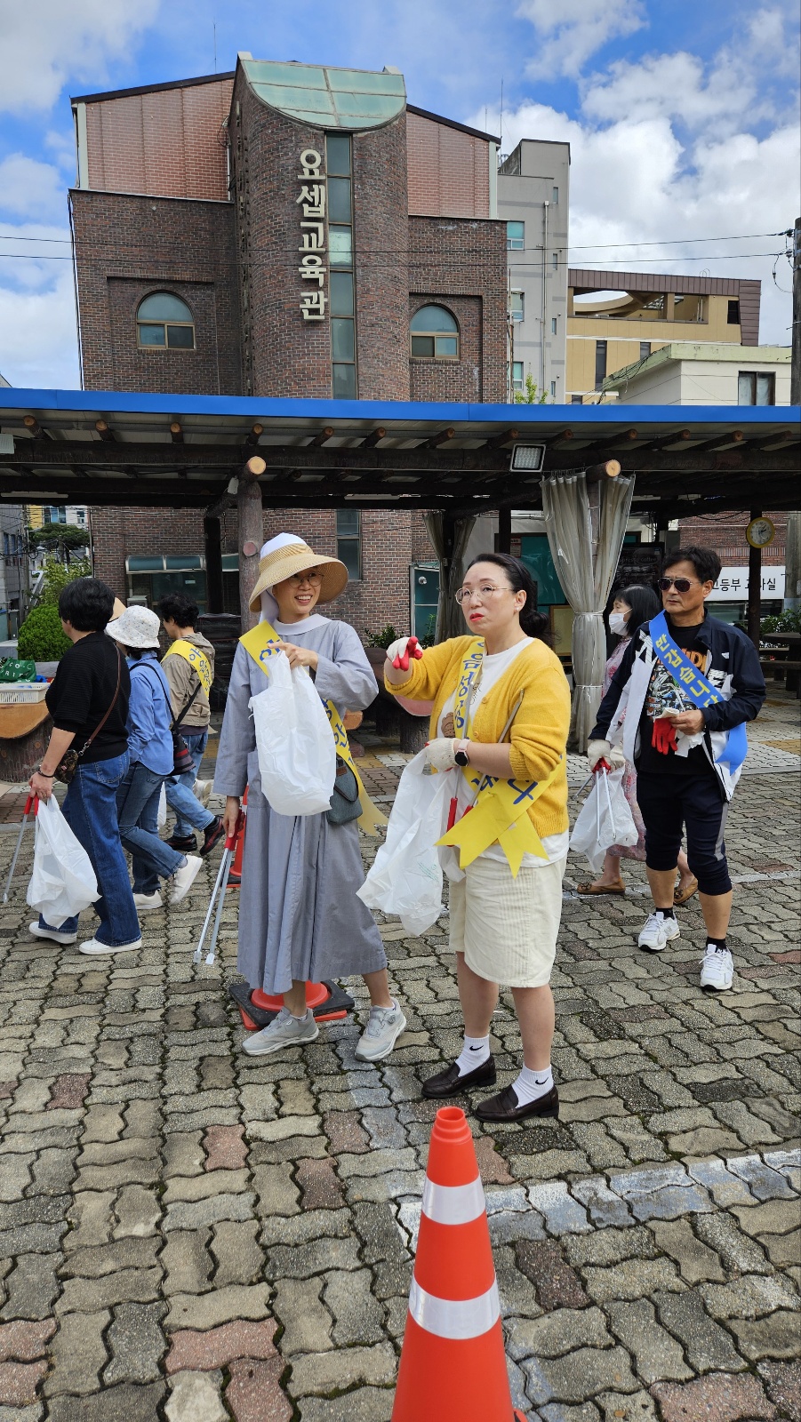1728110878607-0.jpg