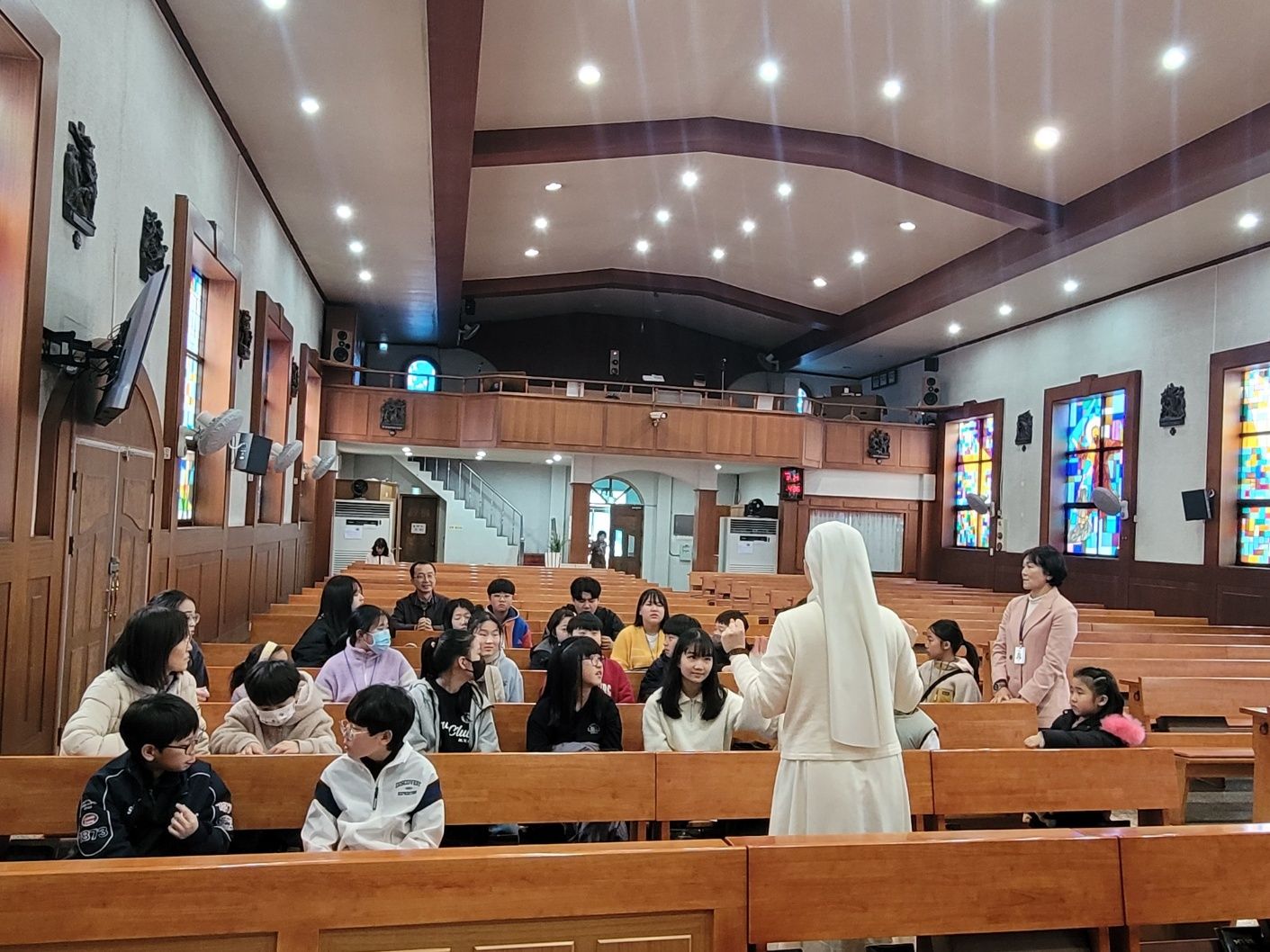 3월29일 동항성당방문 십자가의길 미사참여.jpg