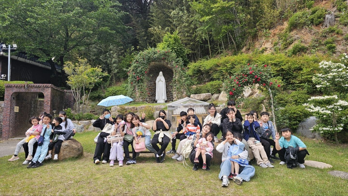 5월10 일 동항과엠마오가는길 언양성당.jpg