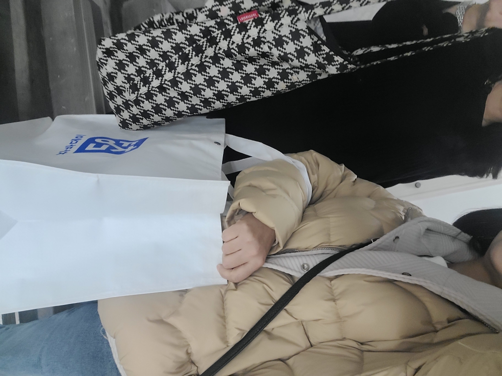 장바구니+계단-교사 신윤진, 김민경 .jpg
