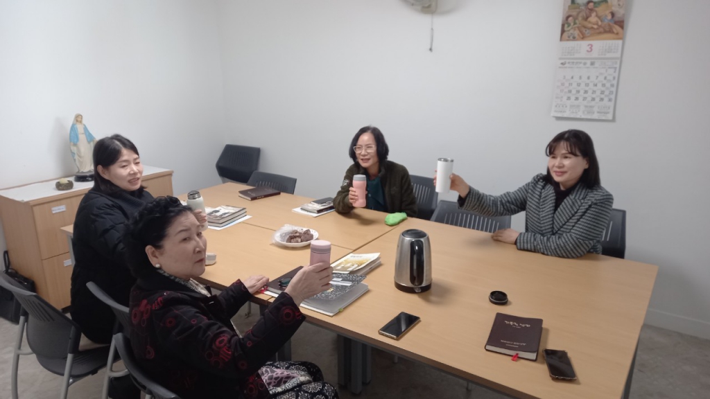 임현숙반모임텀블러사용4명.jpg