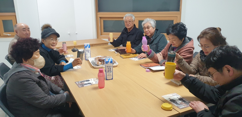 1구역5반반모임8명.jpg