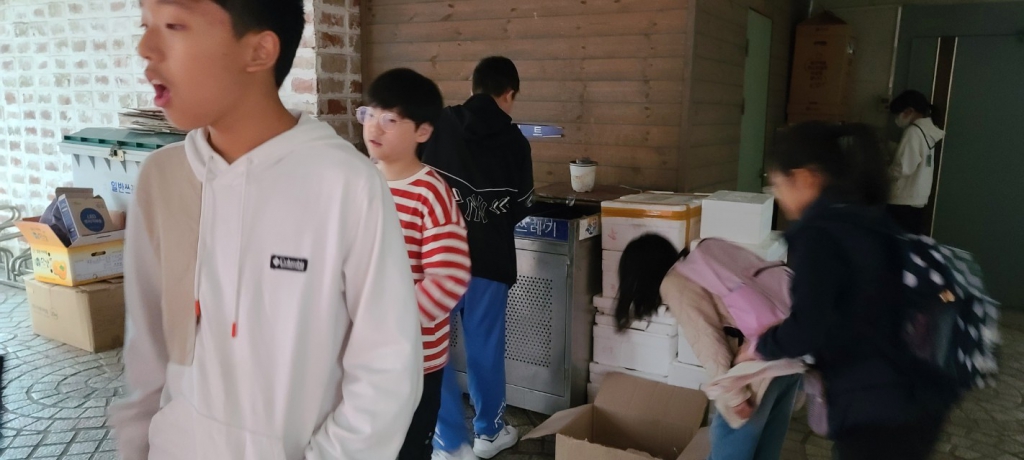 2023 주일학교-전체 사진-55151280364.jpg