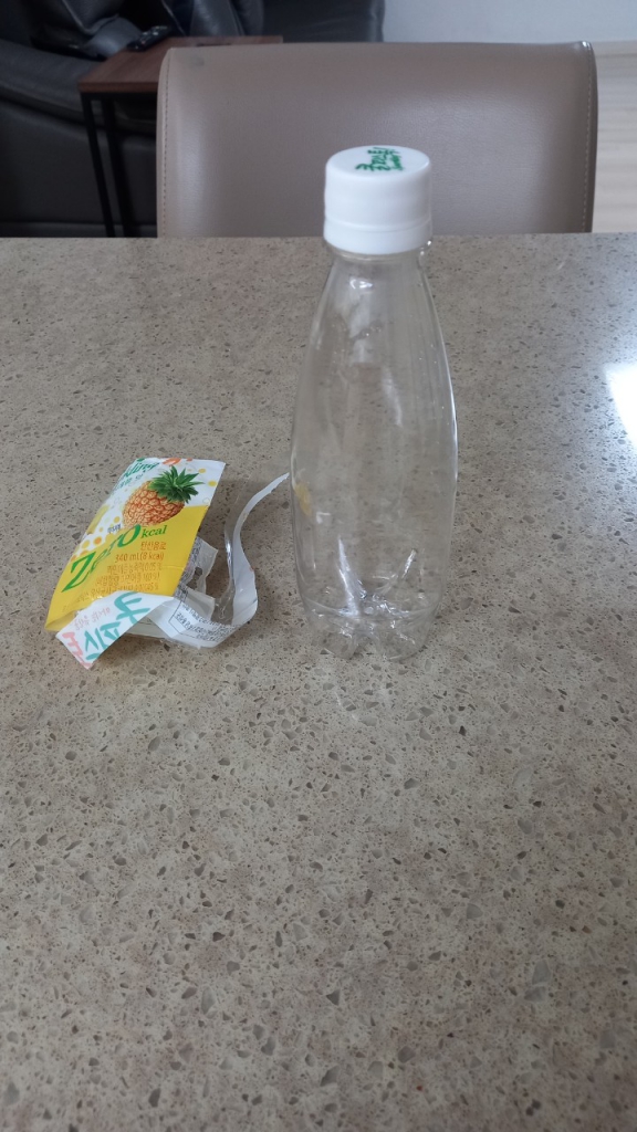 임미카엘라 페트병 분리배출.jpg