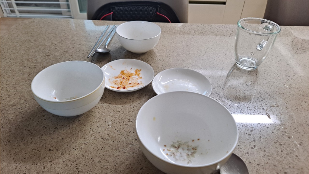 손라파엘음식남기지않기.jpg