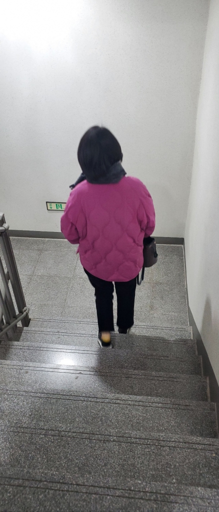 계단-성인 1.jpg