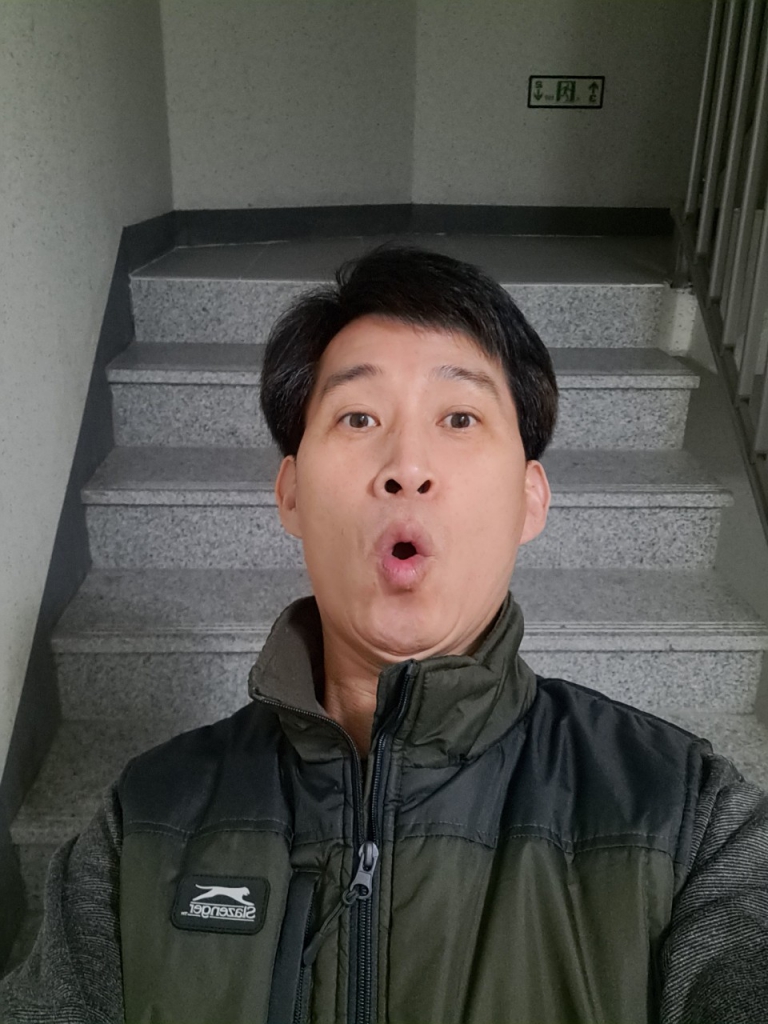 손상국계단오르기.jpg