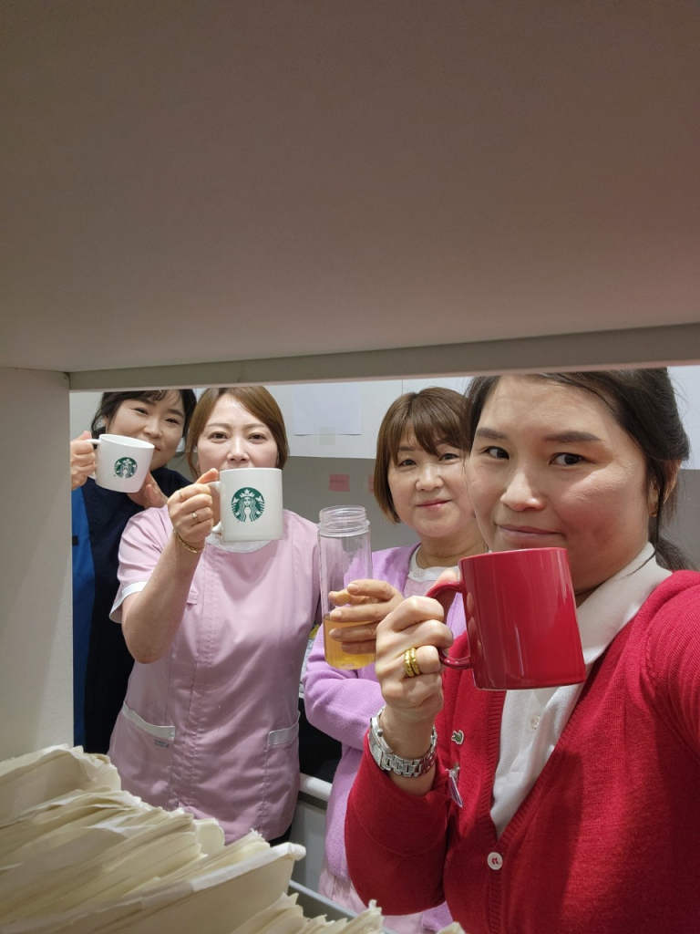 정승애다회용컵4명.jpg