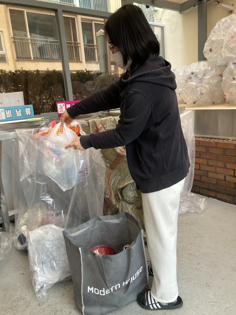 김민기분리수거.jpg