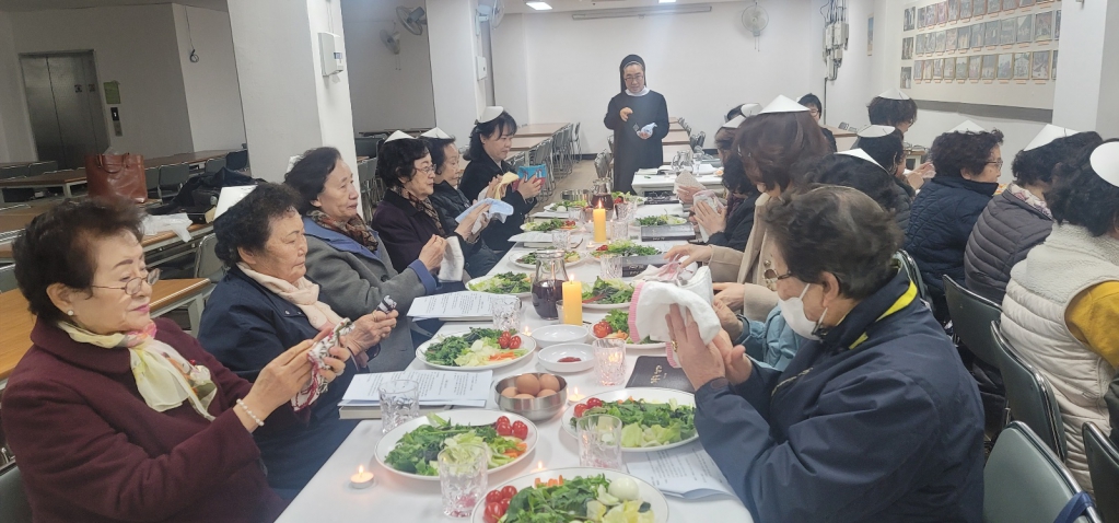 선목노인대학 파스카예식 일회용품 사용 안하기 실천입니다(27명).jpg