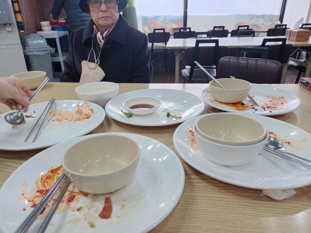 음식남기지않기김안나외3명.jpg