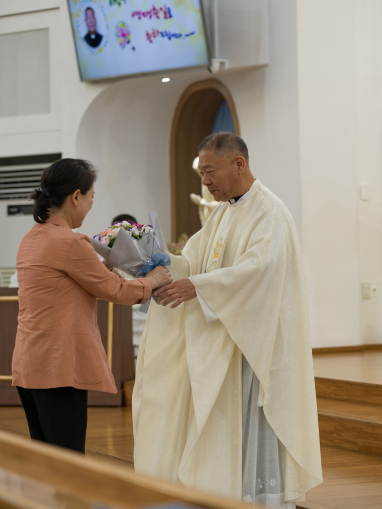 1.이성주 프란치스코 주임신부님 영명축일.jpg