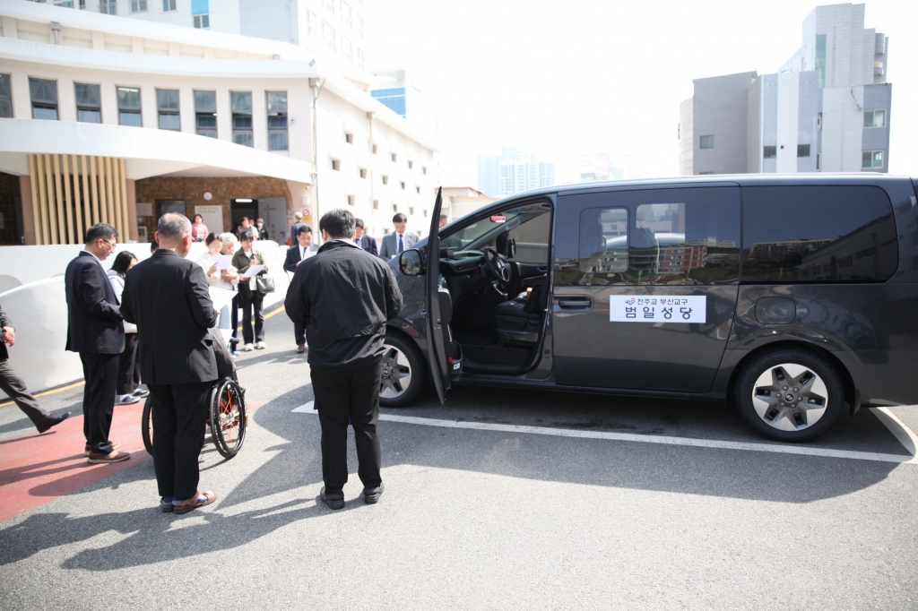 3.본당승합차 축복식.jpg