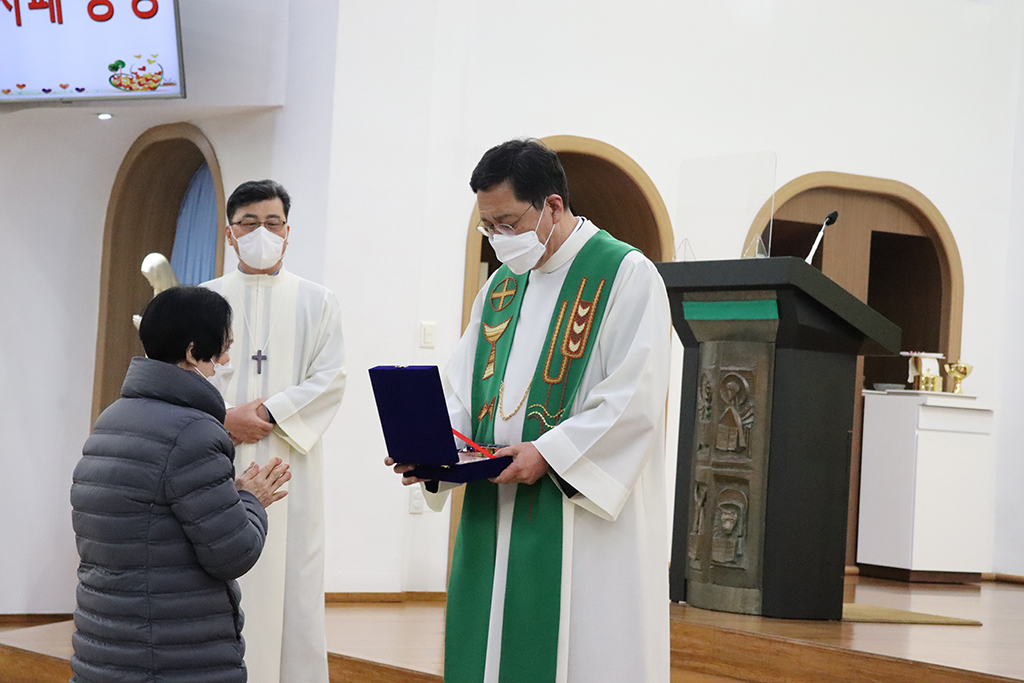 2020년 12월 본당 신자의자 교체-04.jpeg
