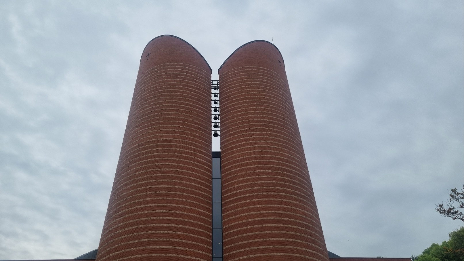 1746451175061-3.jpg