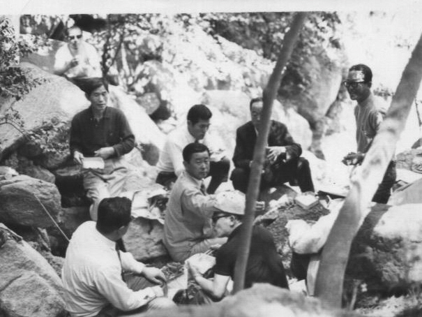 1970년(옥외행사,기찰수도원1).jpg