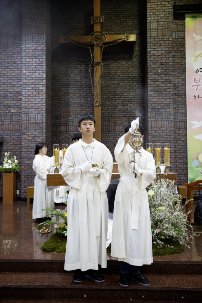 [크기변환]2024-03-30 부활대축일 밤미사 (156).JPG
