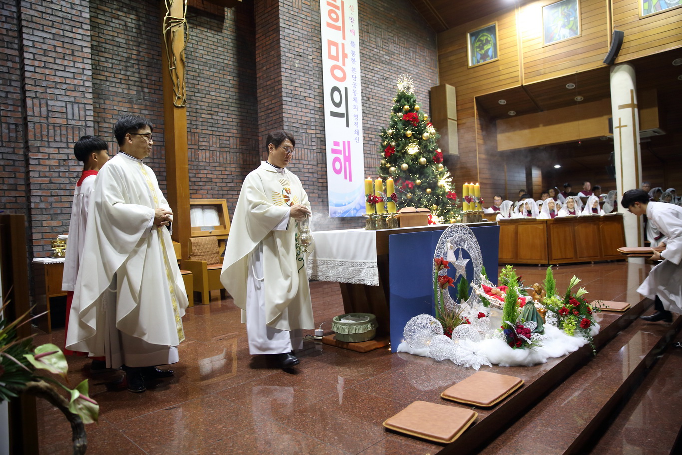 2019-12-24 성탄 성야 (107)_크기변경.JPG